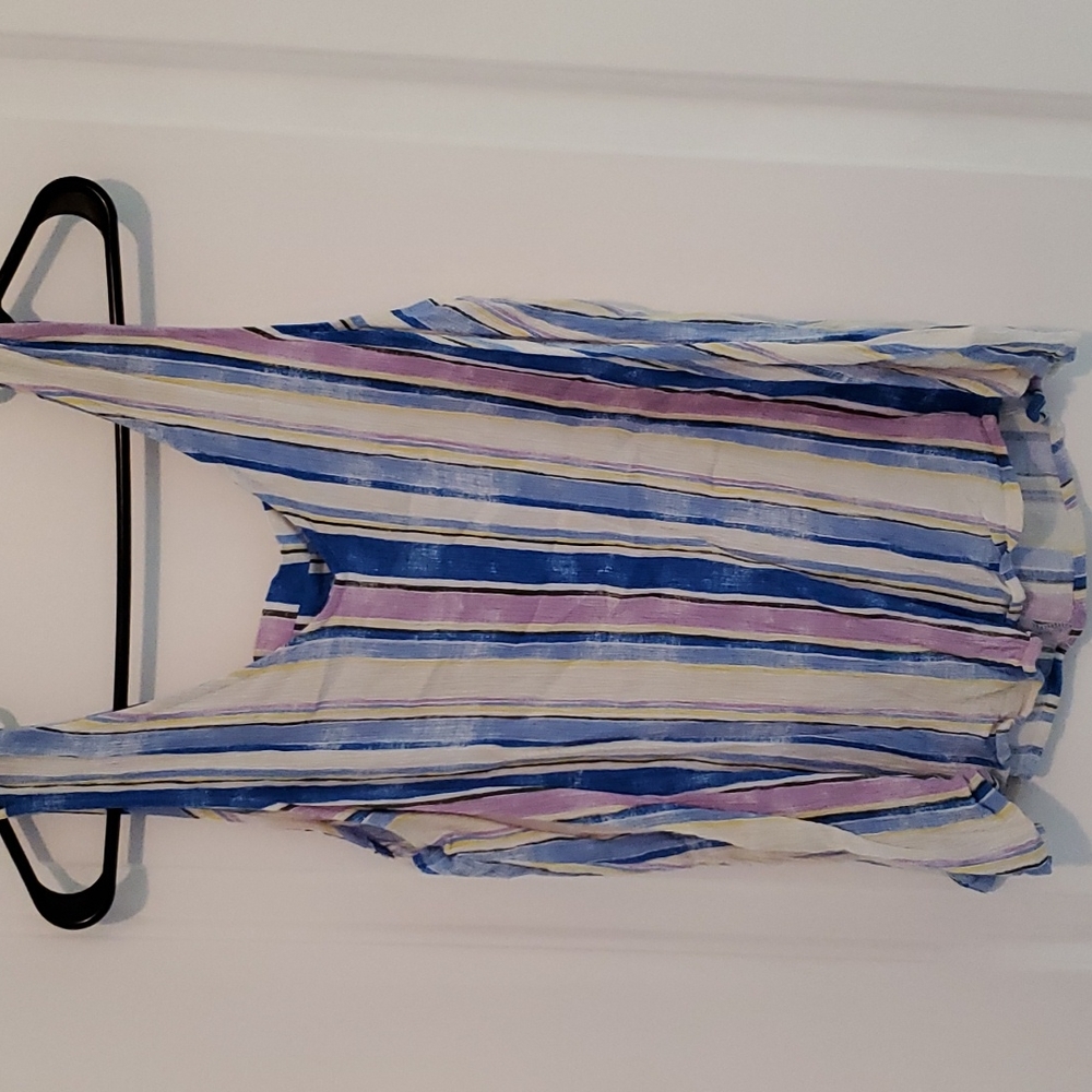 Short no sleeve blouse